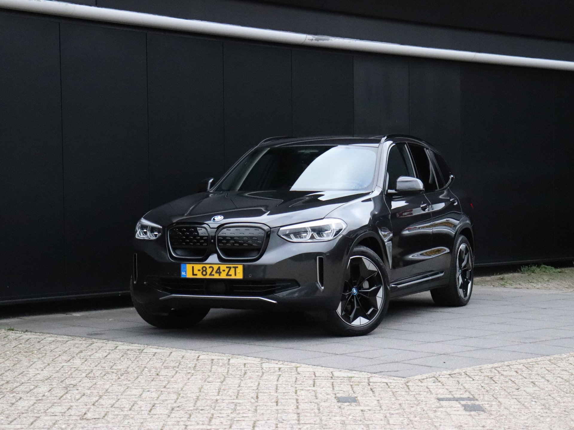 Foto van BMW iX3