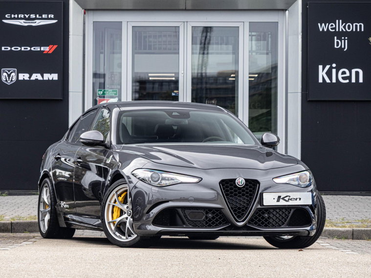 Alfa Romeo Giulia foto 1