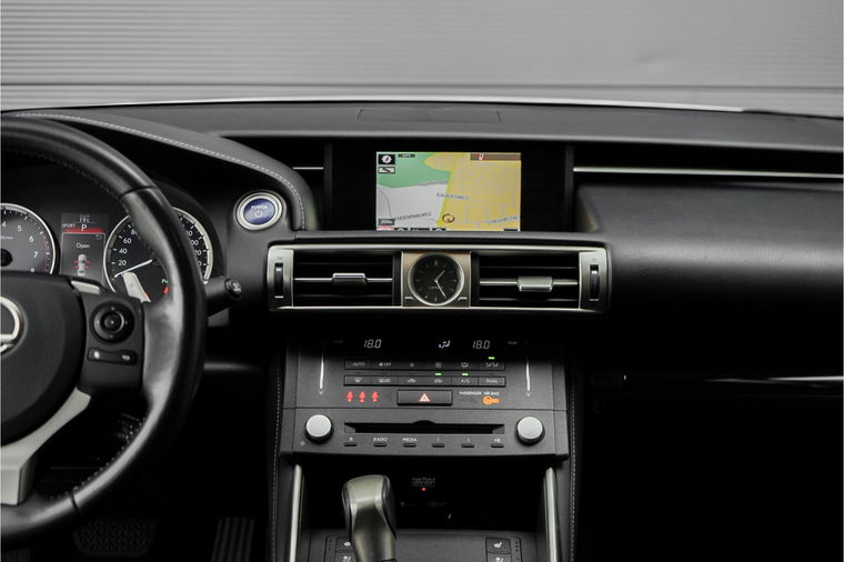 Lexus IS