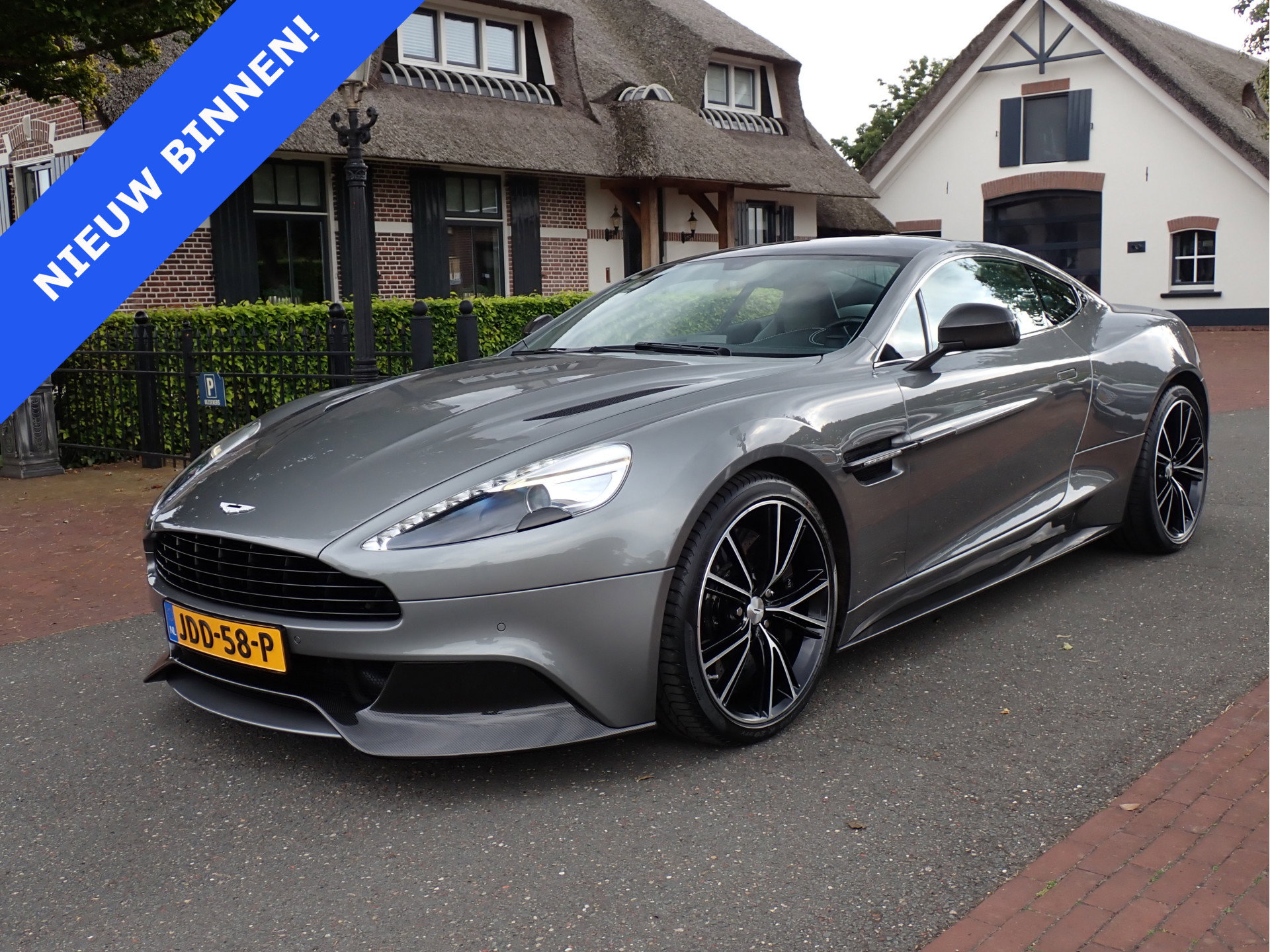 Foto van Aston Martin V12 Vanquish