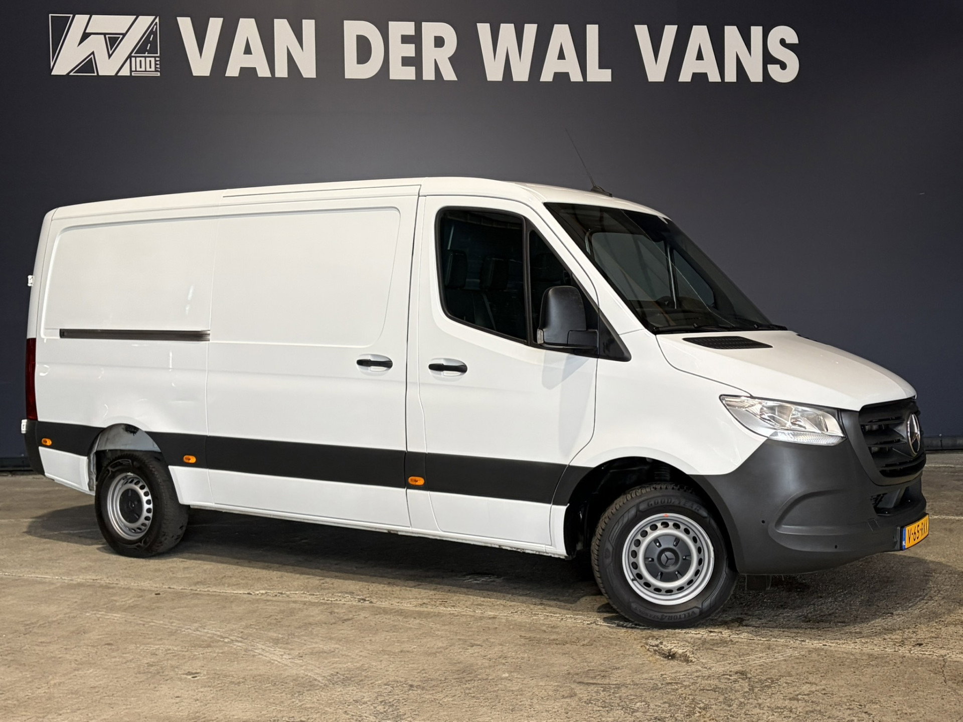 Mercedes-Benz Sprinter 317 CDI 170pk L2H1 Euro6 Airco | Camera | Navigatie | 2800kg Trekhaak | Apple Carplay