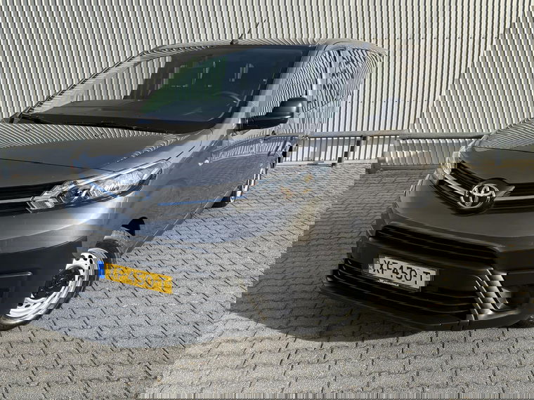 Toyota Proace Shuttle