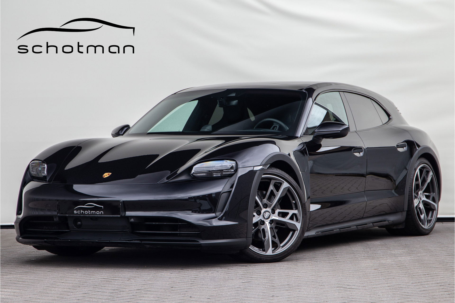 Foto van Porsche Taycan Cross Turismo