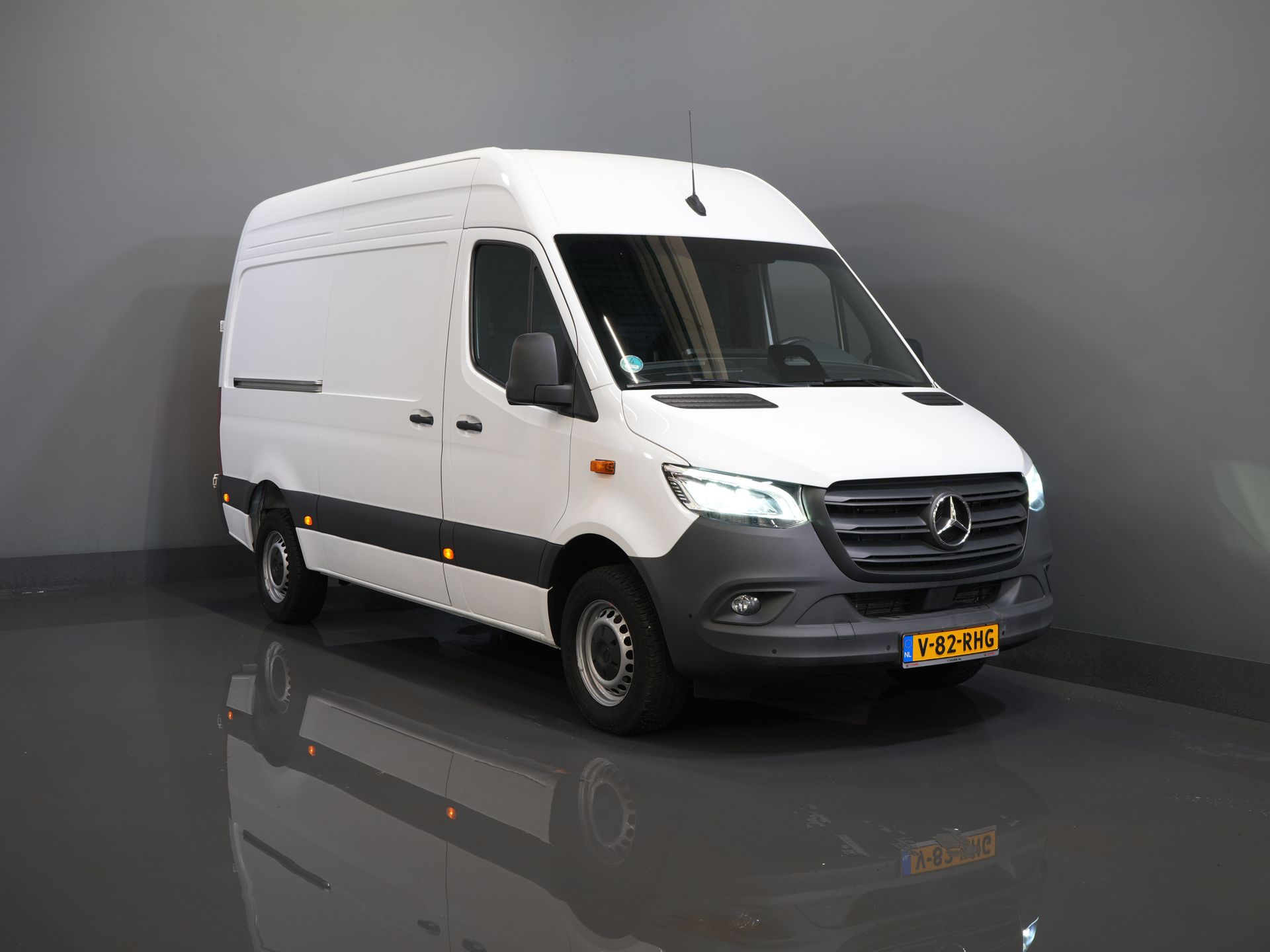 Mercedes-Benz Sprinter 317 CDI L2H2 Aut. LED/ 270Gr.Deuren/ Stoelverw./ Gev.Stoel/ Navi/ Airco/ Camera/ Cruise/ PDC