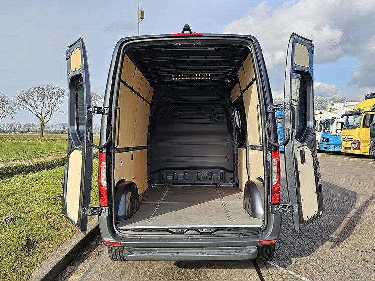 Mercedes-Benz eSprinter