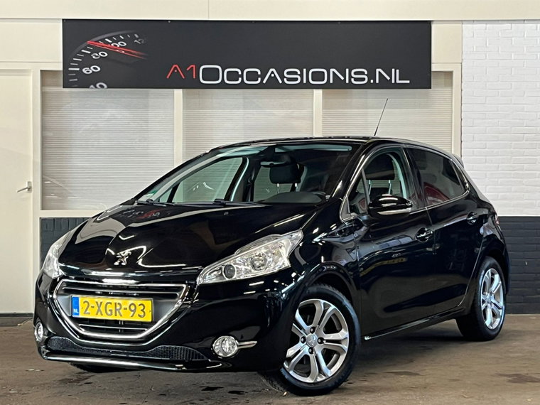 Peugeot 208 foto 1