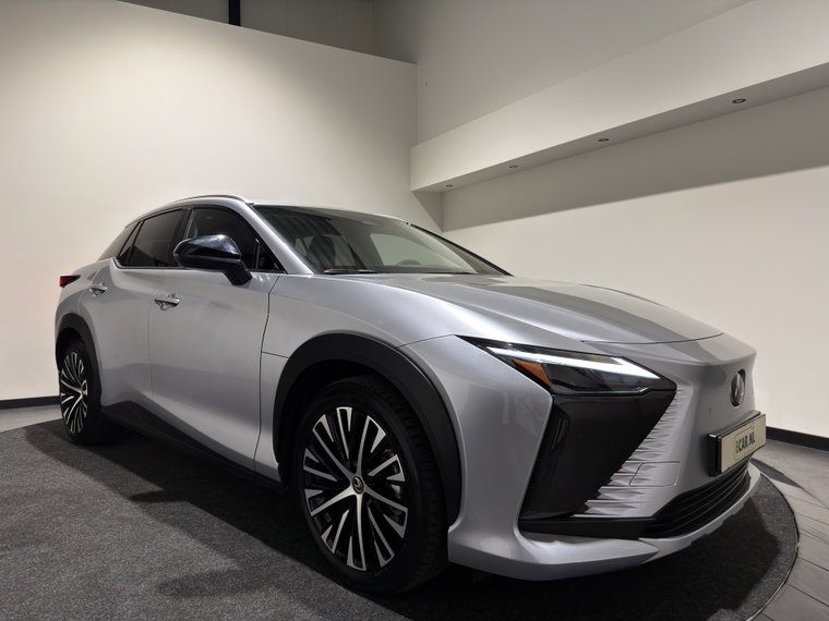Foto van Lexus RZ