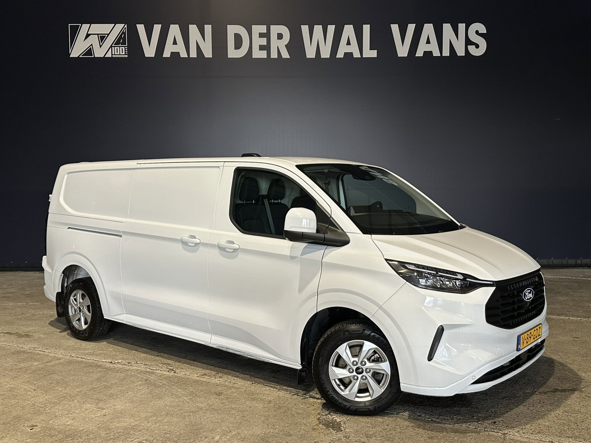 Ford Transit Custom 2.0 TDCI 136pk L2H1 Euro6 Airco | Camera | LED | 2500kg Trekhaak | Apple Carplay |