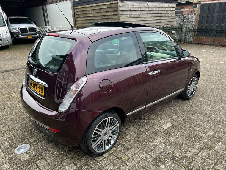 Lancia Ypsilon