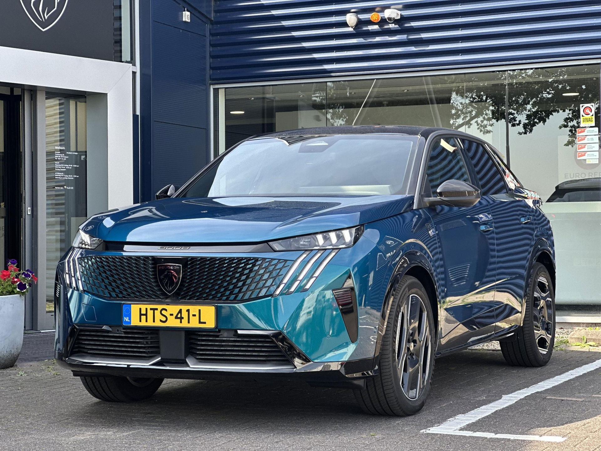 Foto van Peugeot E-3008