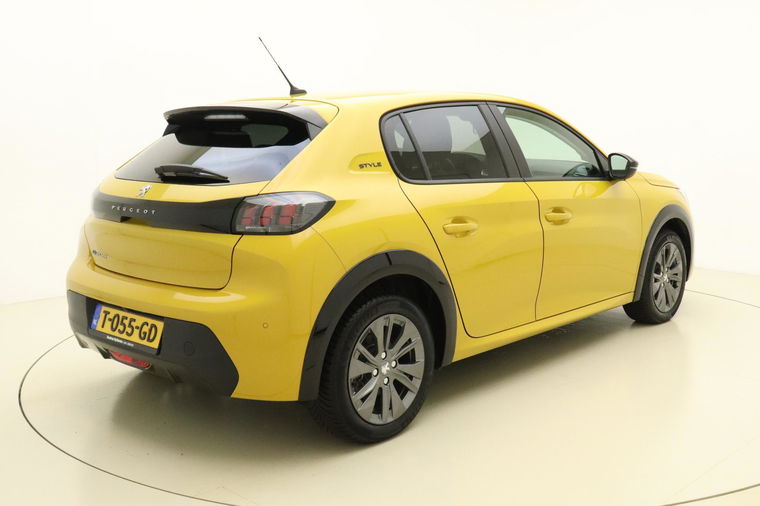 Peugeot e-208