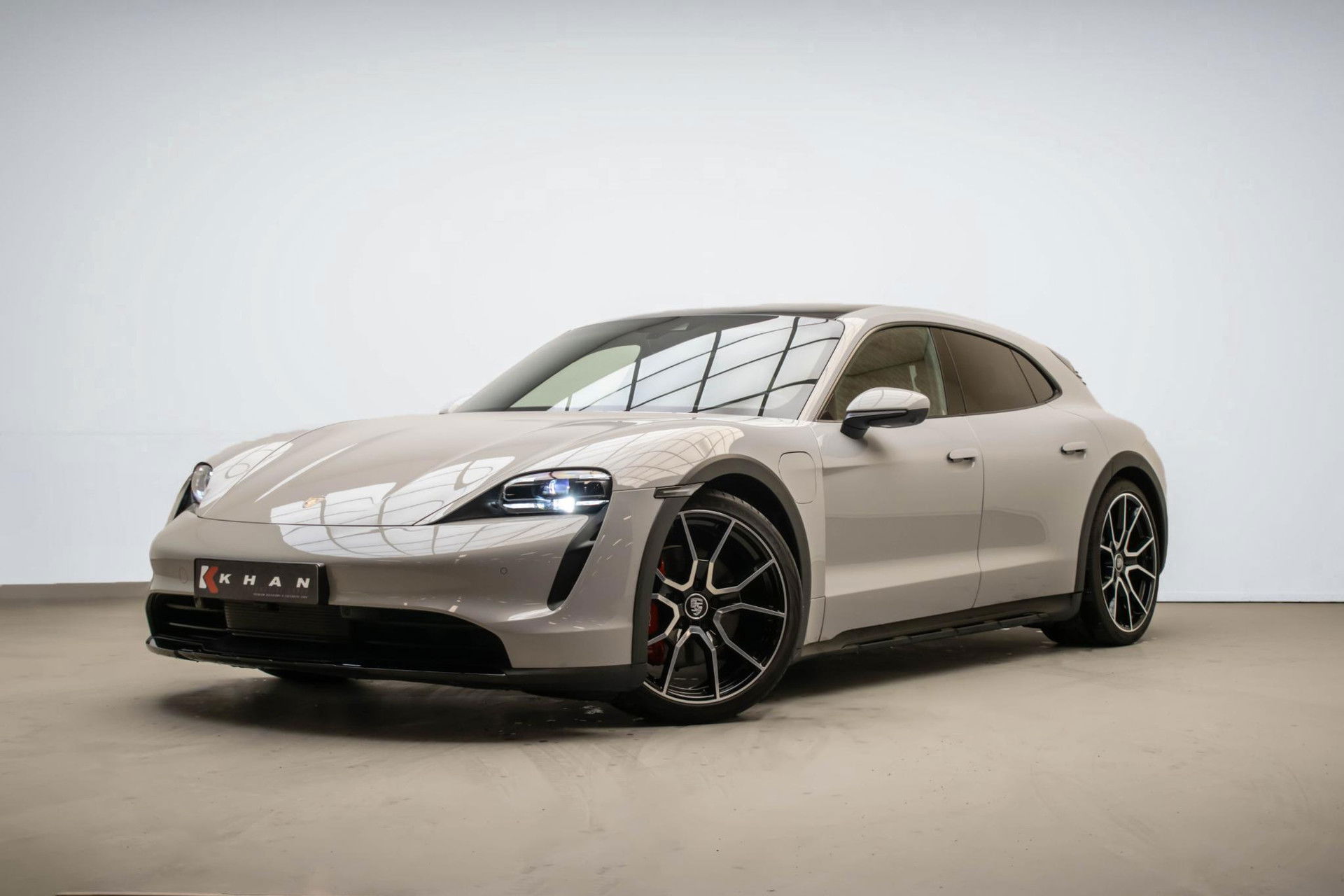 Foto van Porsche Taycan Cross Turismo