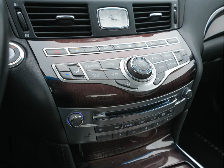 Infiniti Q70