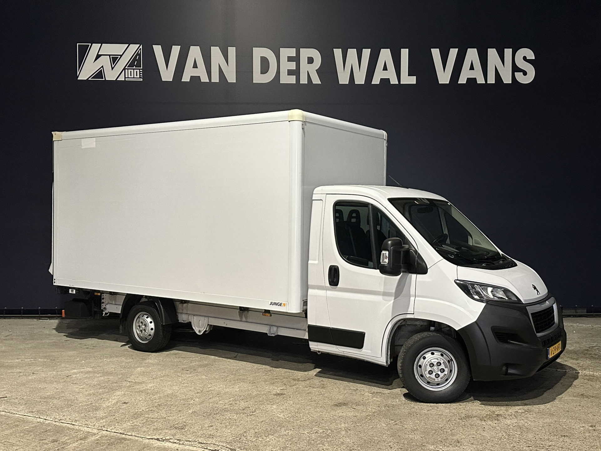 Peugeot Boxer 2.2 BlueHDi 141pk Bakwagen 435cm Lang Laadklep Euro6 Airco | 1055kg laadvermogen | Cruisecontrol