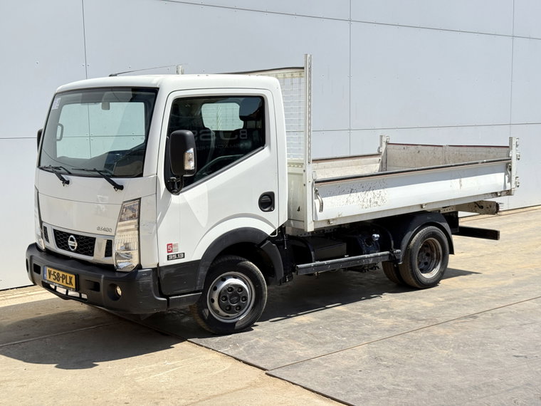 Nissan foto 1