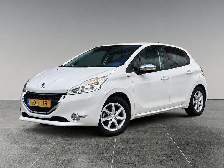 Peugeot 208 foto 1