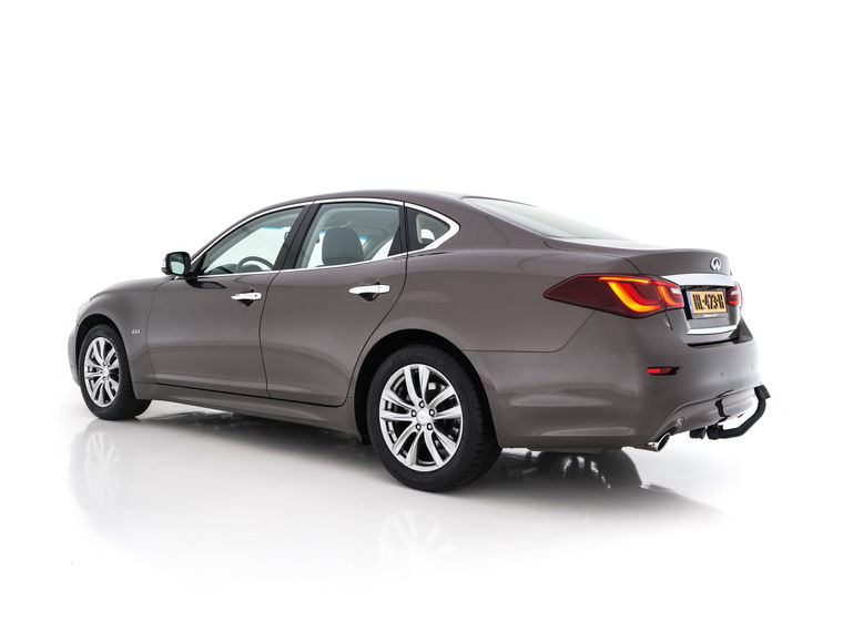 Infiniti Q70