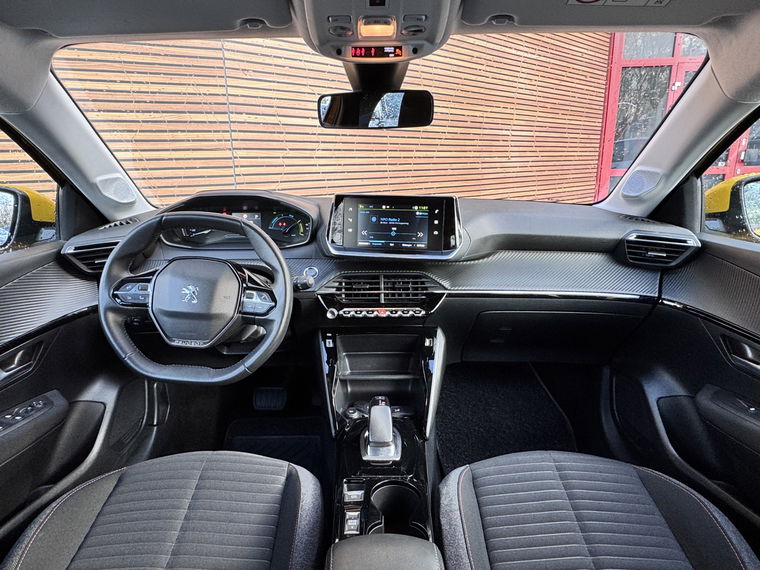 Peugeot e-208