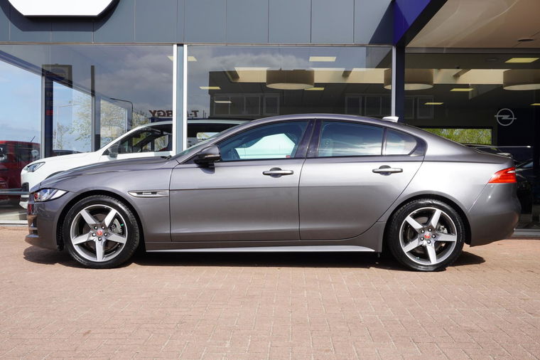 Jaguar XE