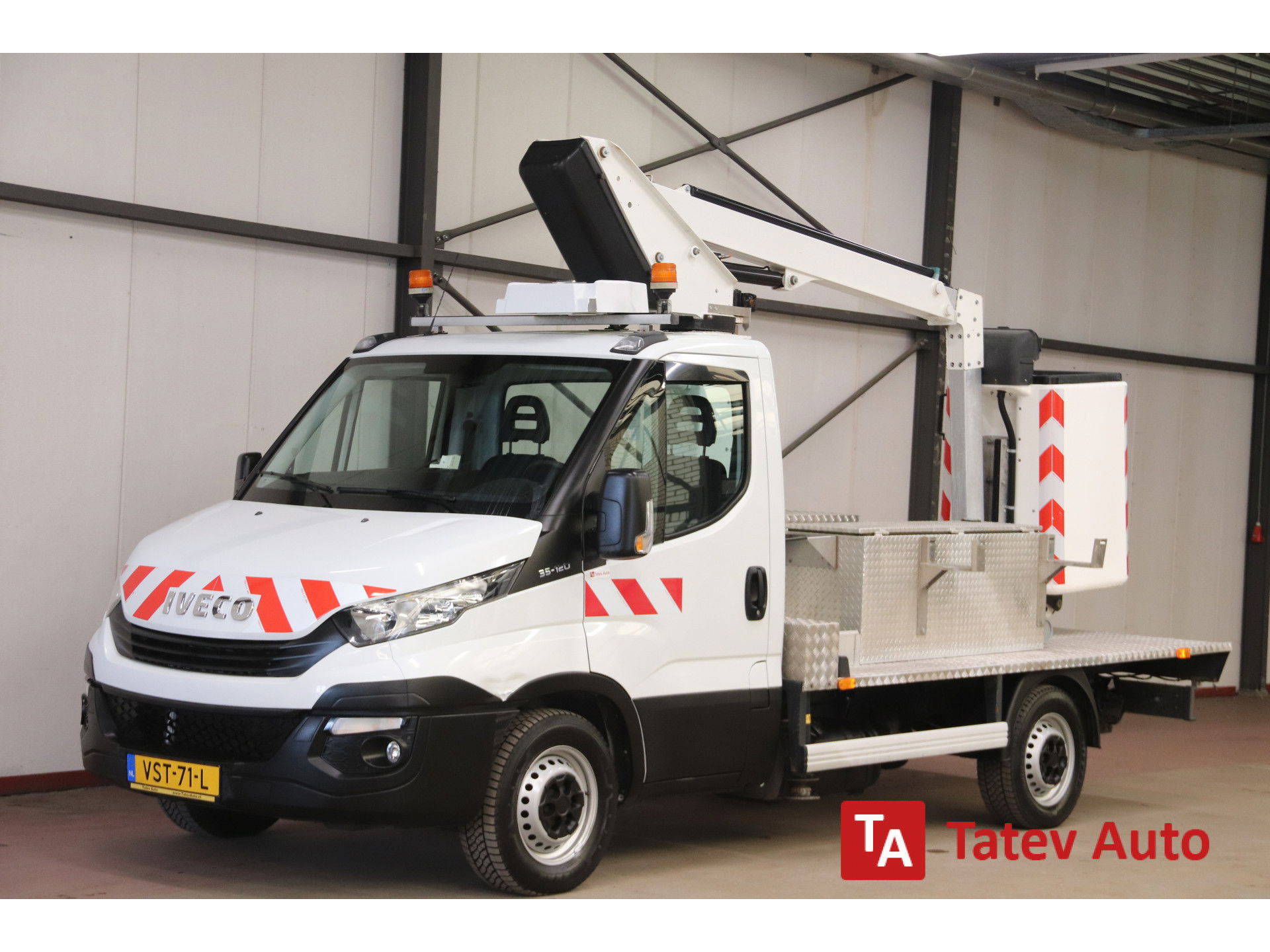 Foto van Iveco 35S12 HOOGWERKER 11 METER NACELLE VERSALIFT ETL26