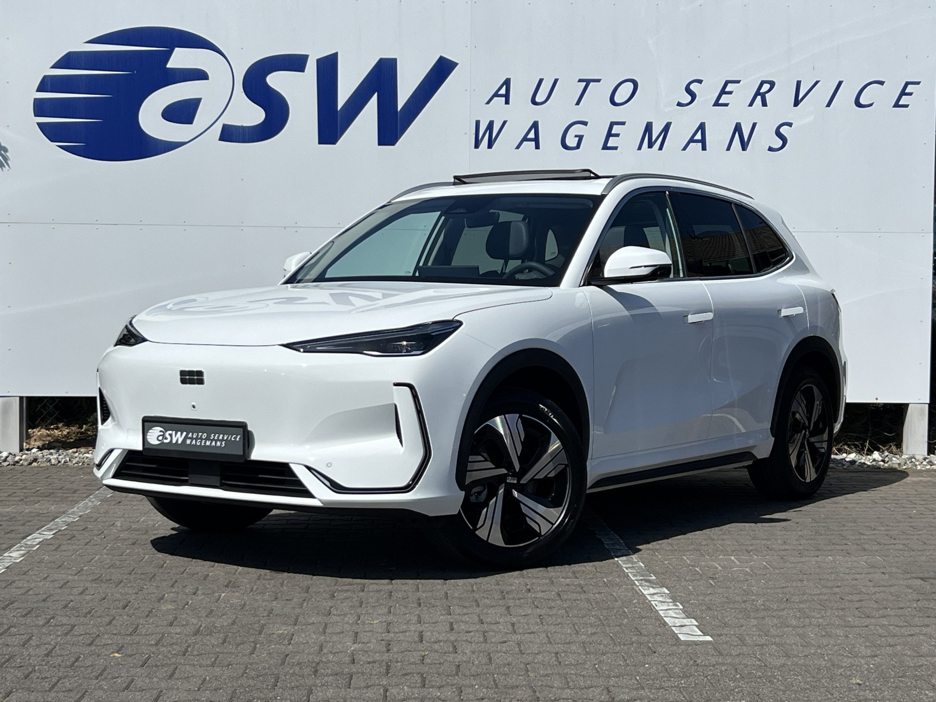 Foto van Geely E5