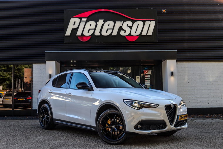 Alfa Romeo Stelvio foto 1
