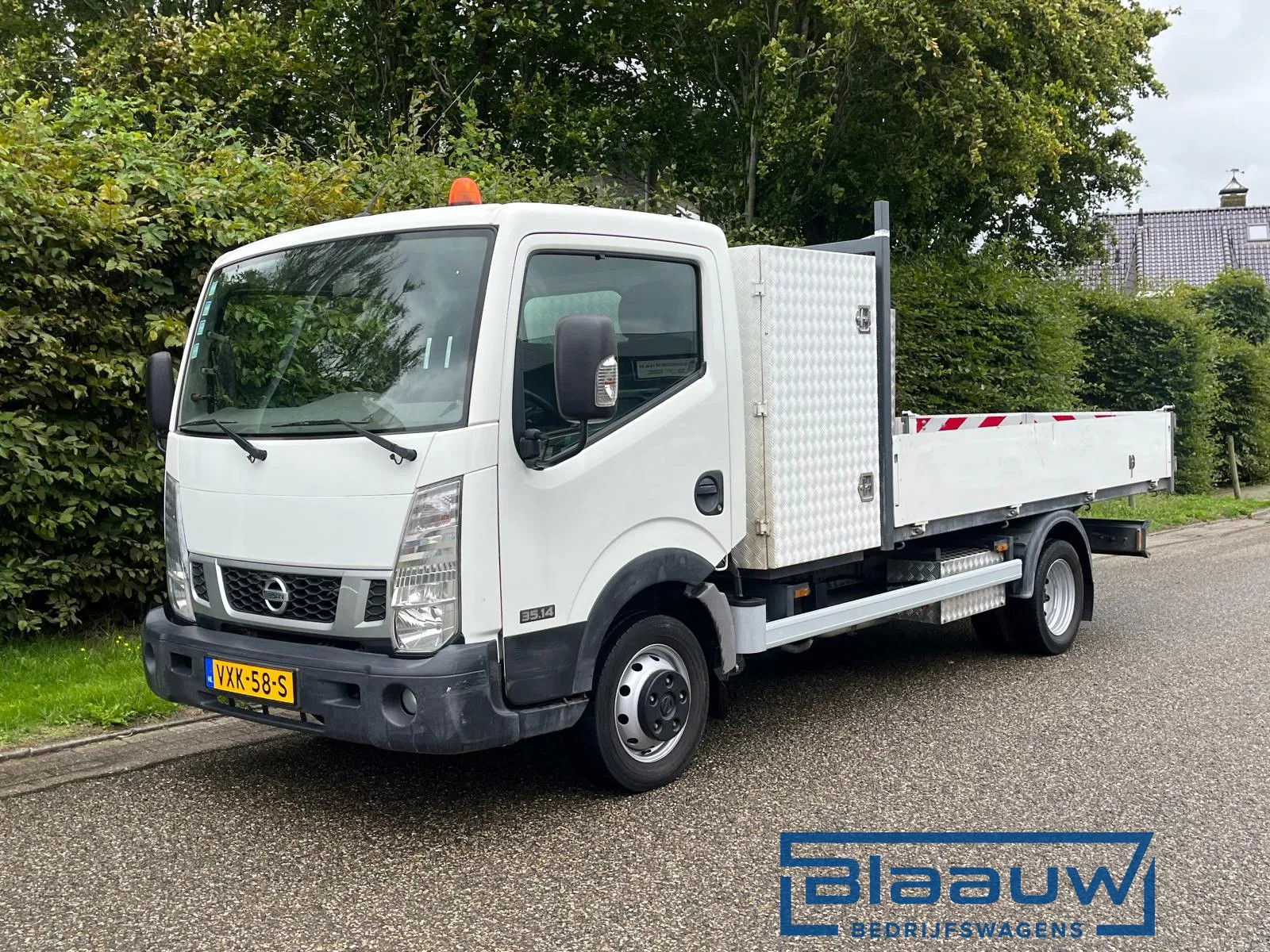Nissan NT400 CABSTAR | kipper
