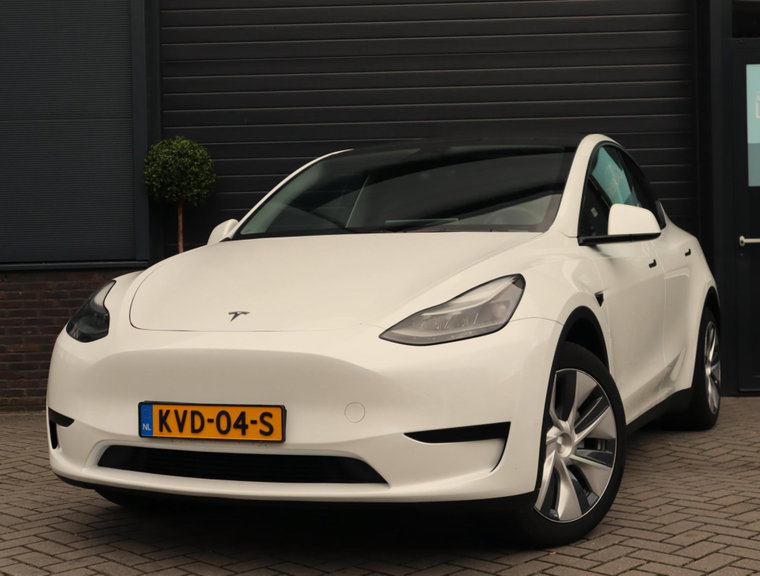 Tesla Model Y foto 1