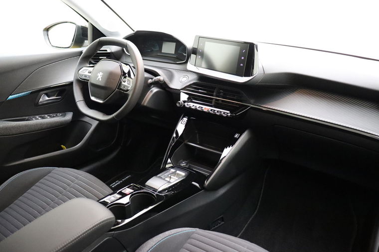 Peugeot e-208