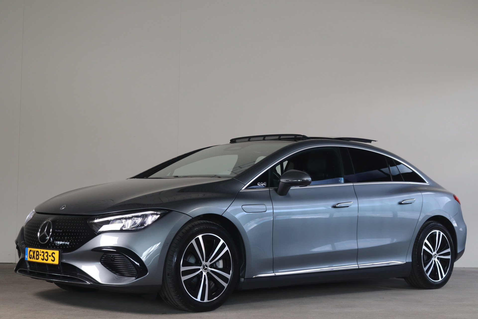 Foto van Mercedes-Benz EQE