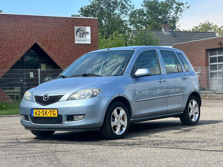 Mazda 2 foto 1