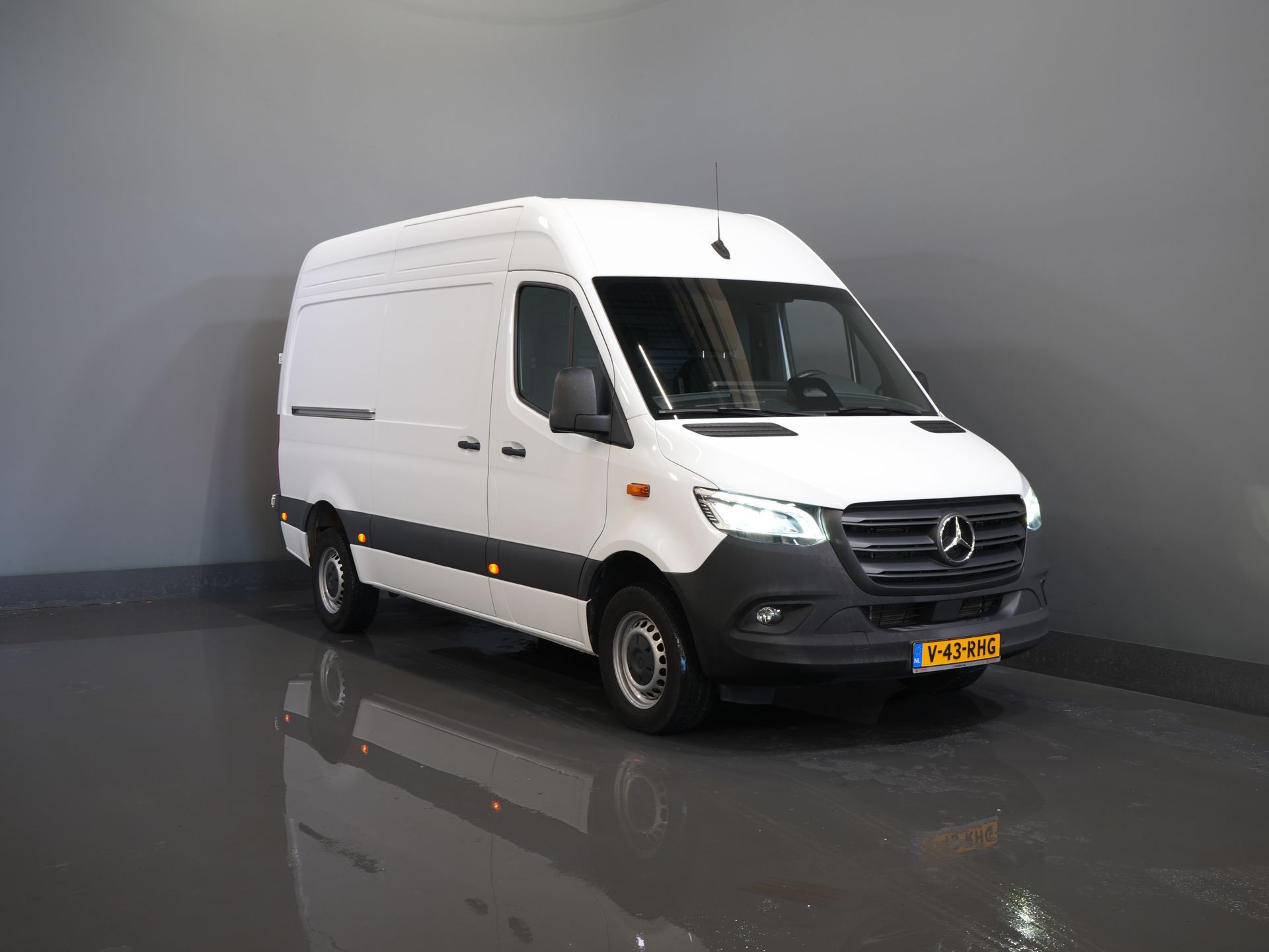 Mercedes-Benz Sprinter 317 CDI L2H2 Aut. LED/ 270Gr.Deuren/ Stoelverw./ Gev.Stoel/ Navi/ Airco/ Camera/ Cruise/ PDC