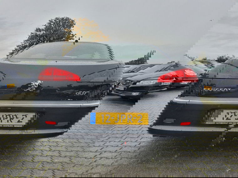 Peugeot 607