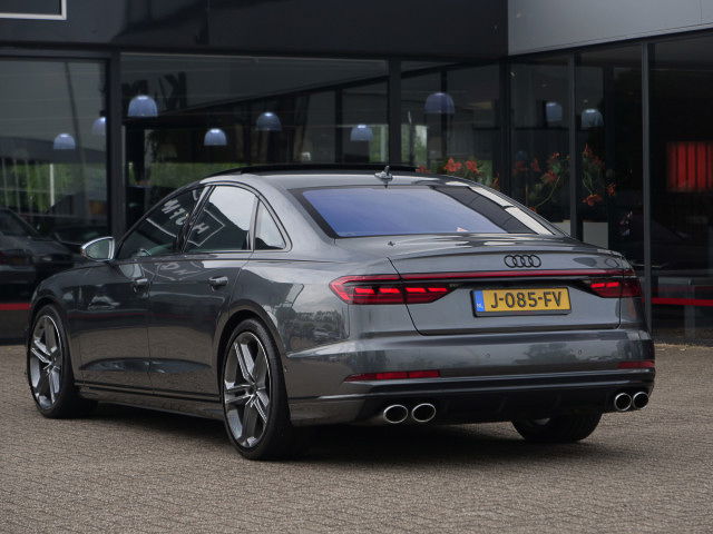 Audi S8