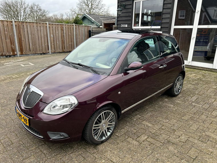 Lancia Ypsilon