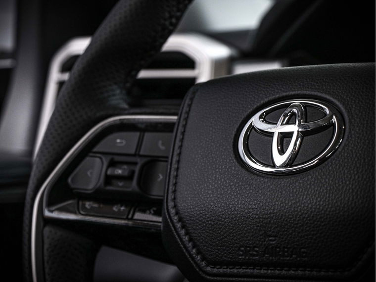 Toyota Tundra SR5 TRD Pro Sport