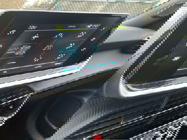 Peugeot e-2008