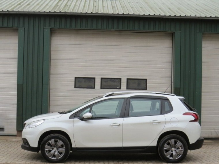 Peugeot 2008 foto 1