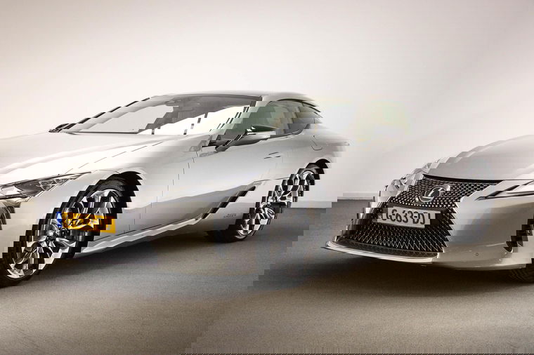 Foto van Lexus LC