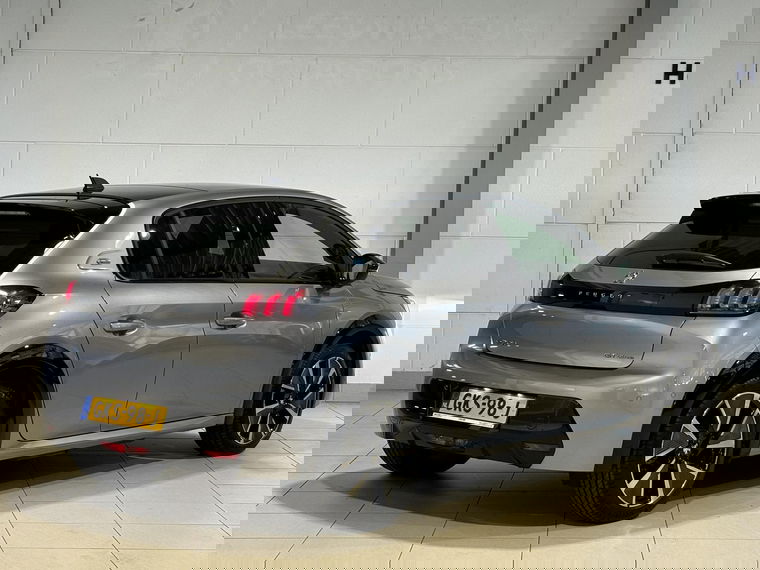 Peugeot e-208