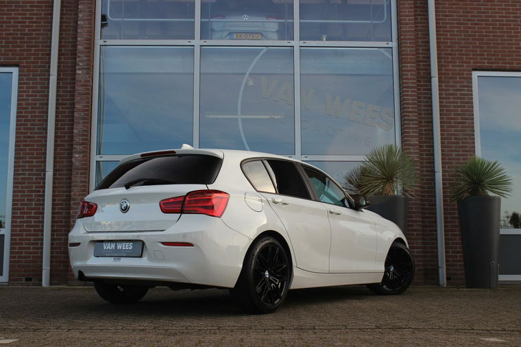 BMW 1-serie 116i F20 Essential Facelift 5-deurs | NL auto | Sportstuur | PDC | Navi | Cruise-control | NAP | Alpinweiss |