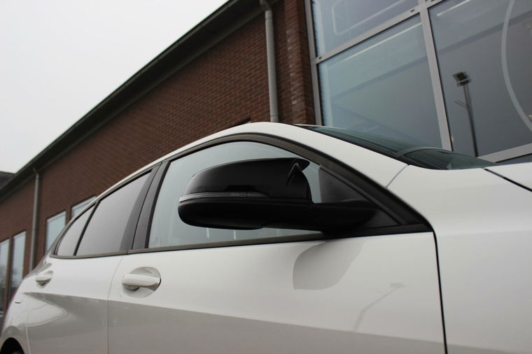 BMW 1-serie 118i F40 Executive Edition | Automaat | 1e eigenaar | NL auto | BTW auto | LED | Carplay | DAB | Sportstuur |
