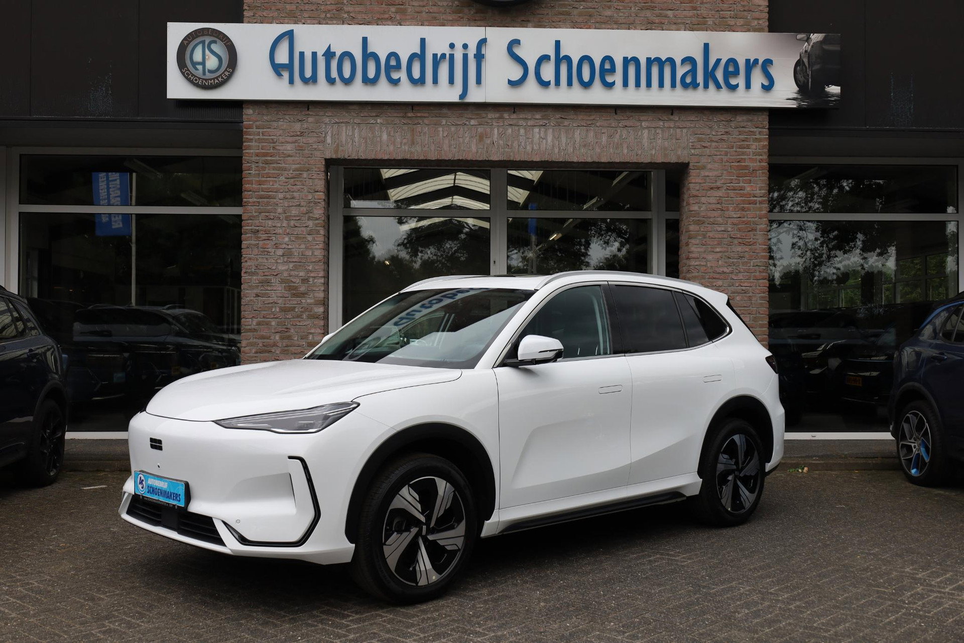 Foto van Geely E5