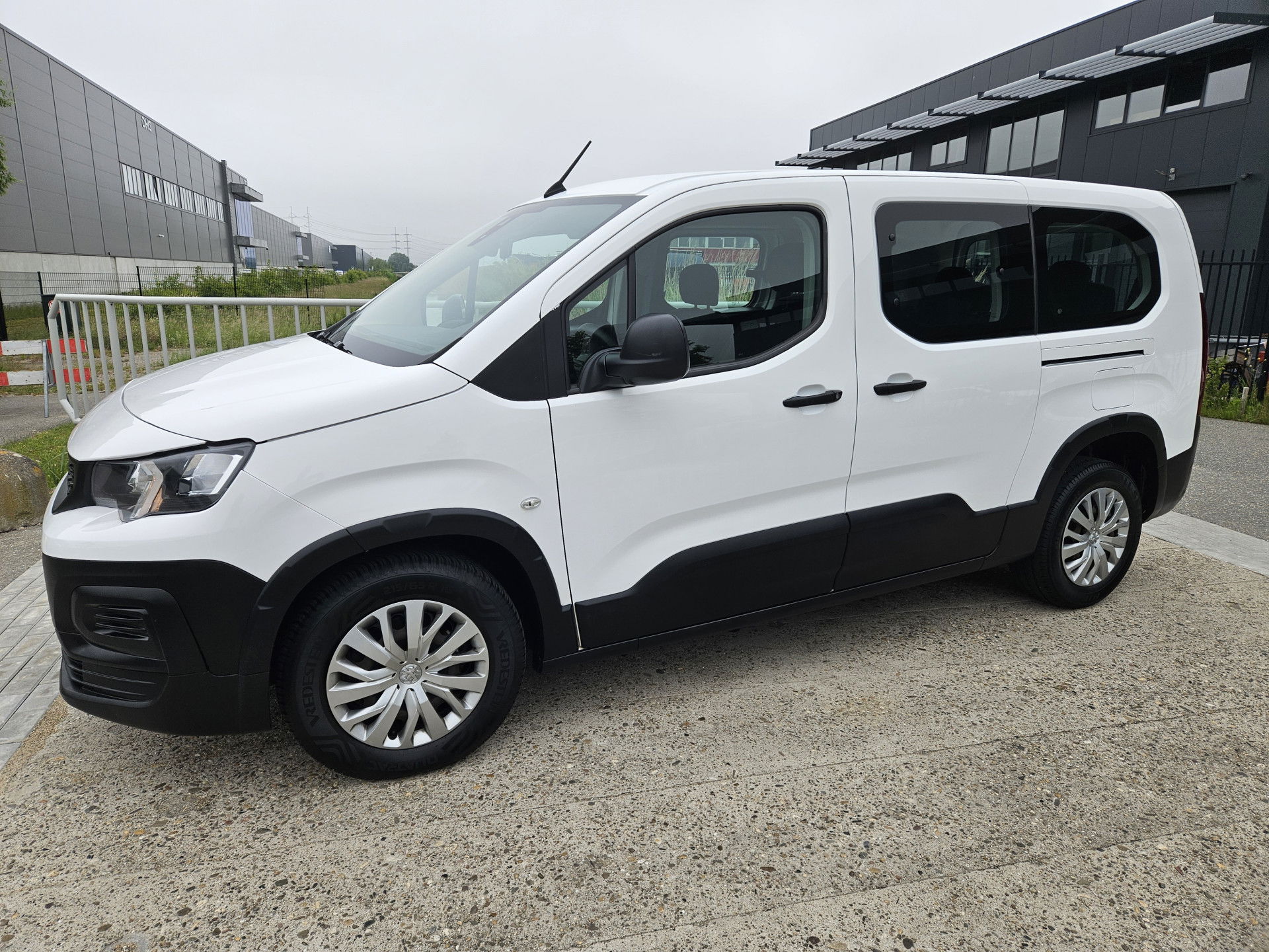 Foto van Peugeot Rifter Long