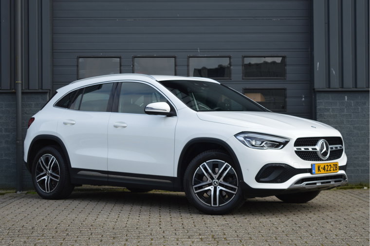 Mercedes-Benz GLA foto 1