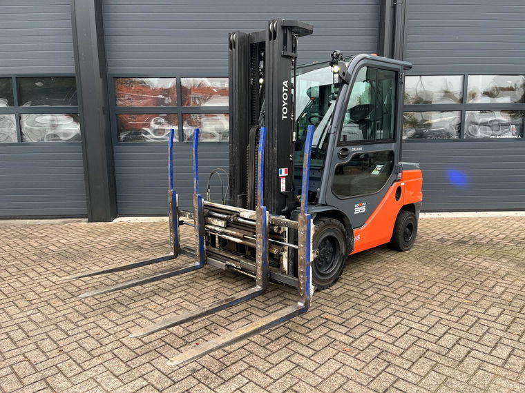 Toyota 52-8FDJF35   Triplex mast