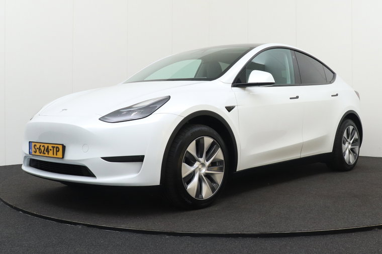Tesla Model Y foto 1
