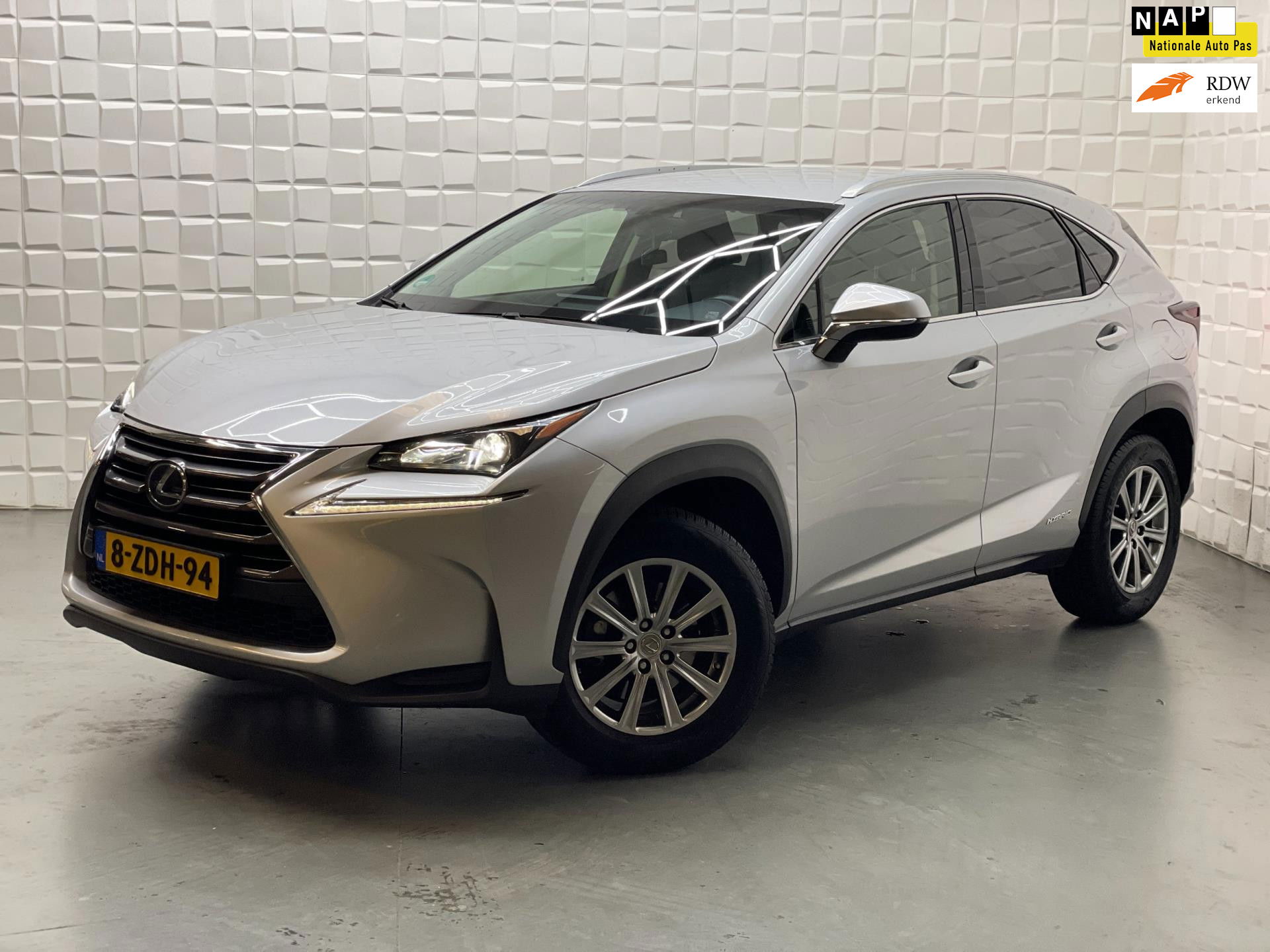 Foto van Lexus NX