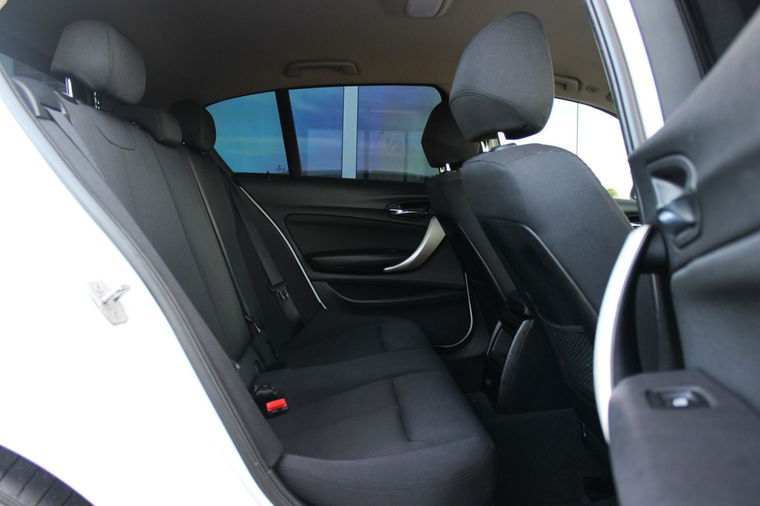 BMW 1-serie 116i F20 Essential Facelift 5-deurs | NL auto | Sportstuur | PDC | Navi | Cruise-control | NAP | Alpinweiss |