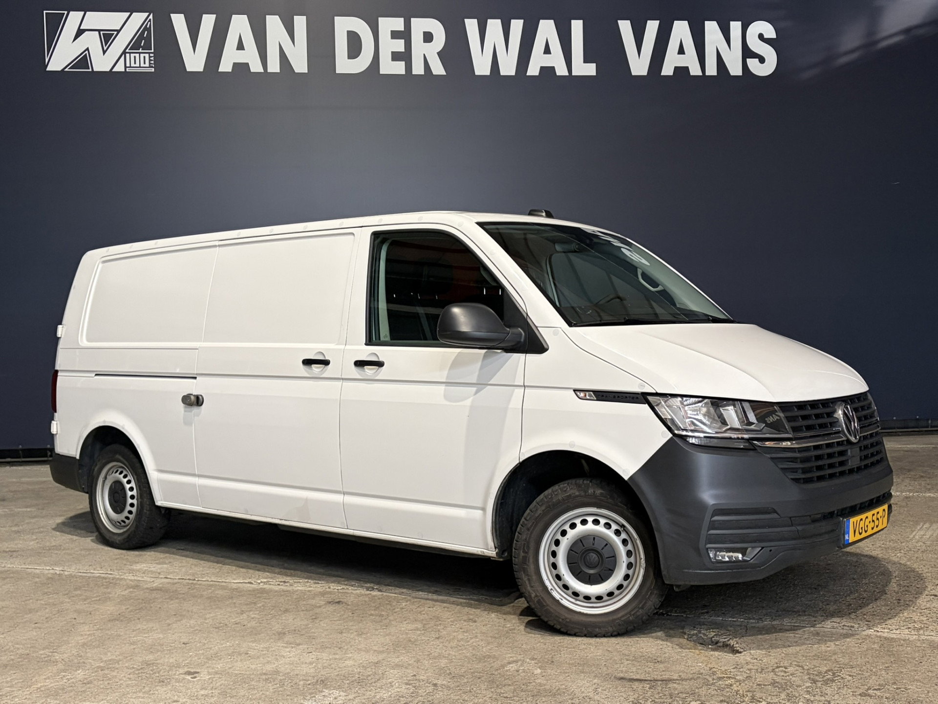 Volkswagen Transporter 2.0 TDI 150pk L2H1 Euro6 Airco | Camera | Apple Carplay | 2500kg Trekhaak | Cruisecontrol